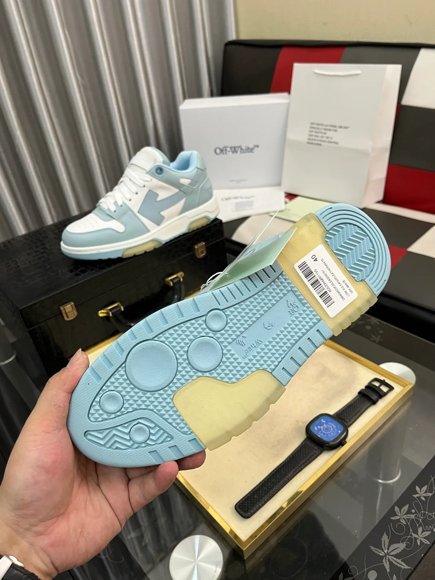 Men's shoes 💰600⌚️⌚️ OFF-White C/O VirGil Abloh fashionable and versatile casual shoes. Exclusive first release of the new model. Made of environmentally friendly cowhide leather and mesh fabric upper material. The insole is embedded with foam cushioning EVA material. The correct midsole is equipped with EVA lightweight cushioning. External tooth nail rubber outsole. The correct accessories can be customized simultaneously. Women's model: 35-40 Men's model: 39-45